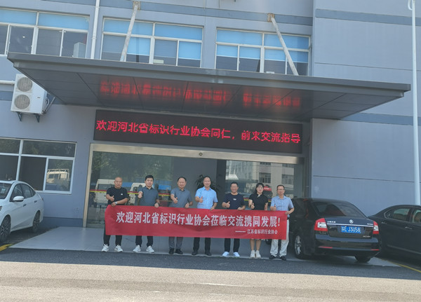 68afbf39b096f.jpg